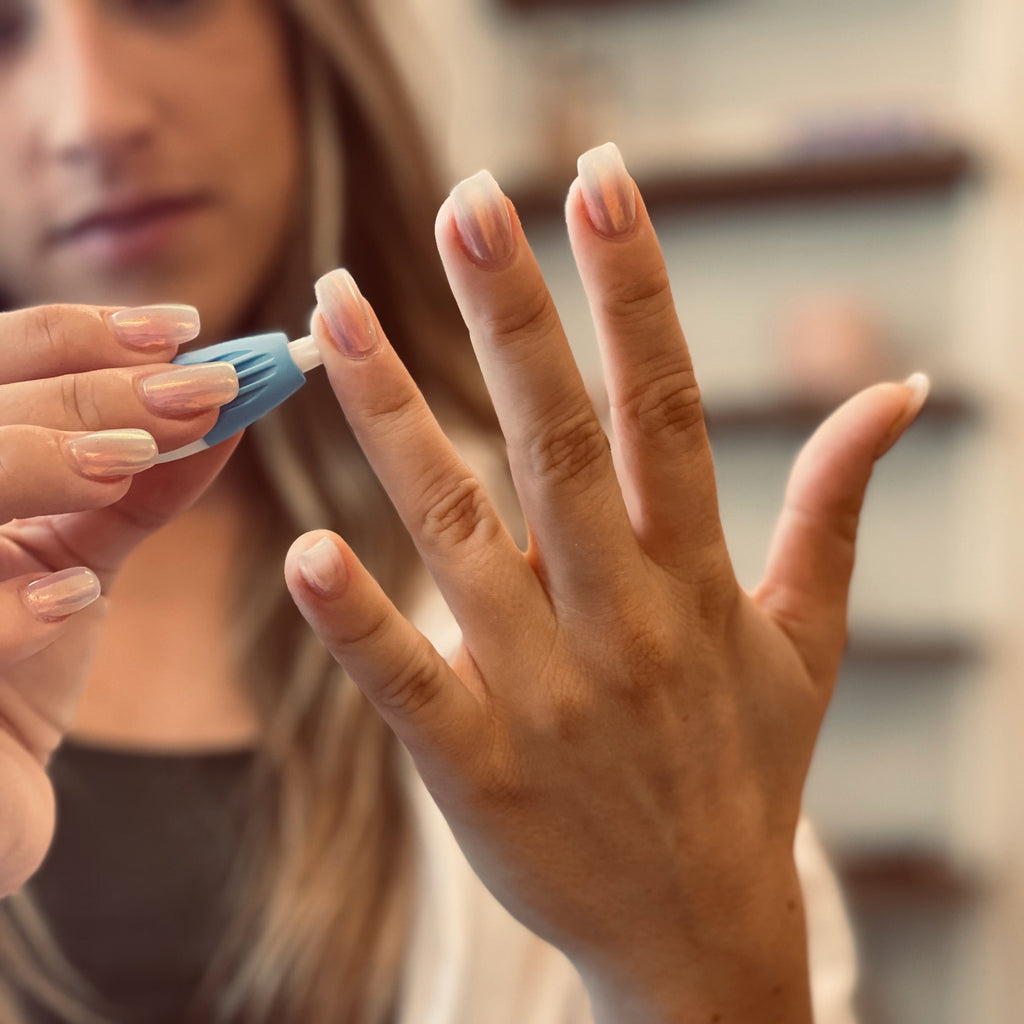 The Juno technology allows you to take the gender test in the comfort of your home, with a simple finger prick and just a few drops of blood.